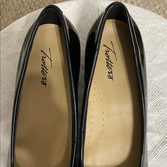 Brand New Trotters Dream Black Patent  Low Heel Pumps - Picture 4 of 8